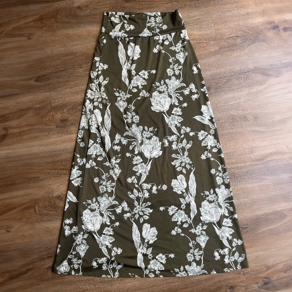 got style usa Women's Spand Long Solid Rayon Foldover Maxi Skirt - Picture 1 of 2